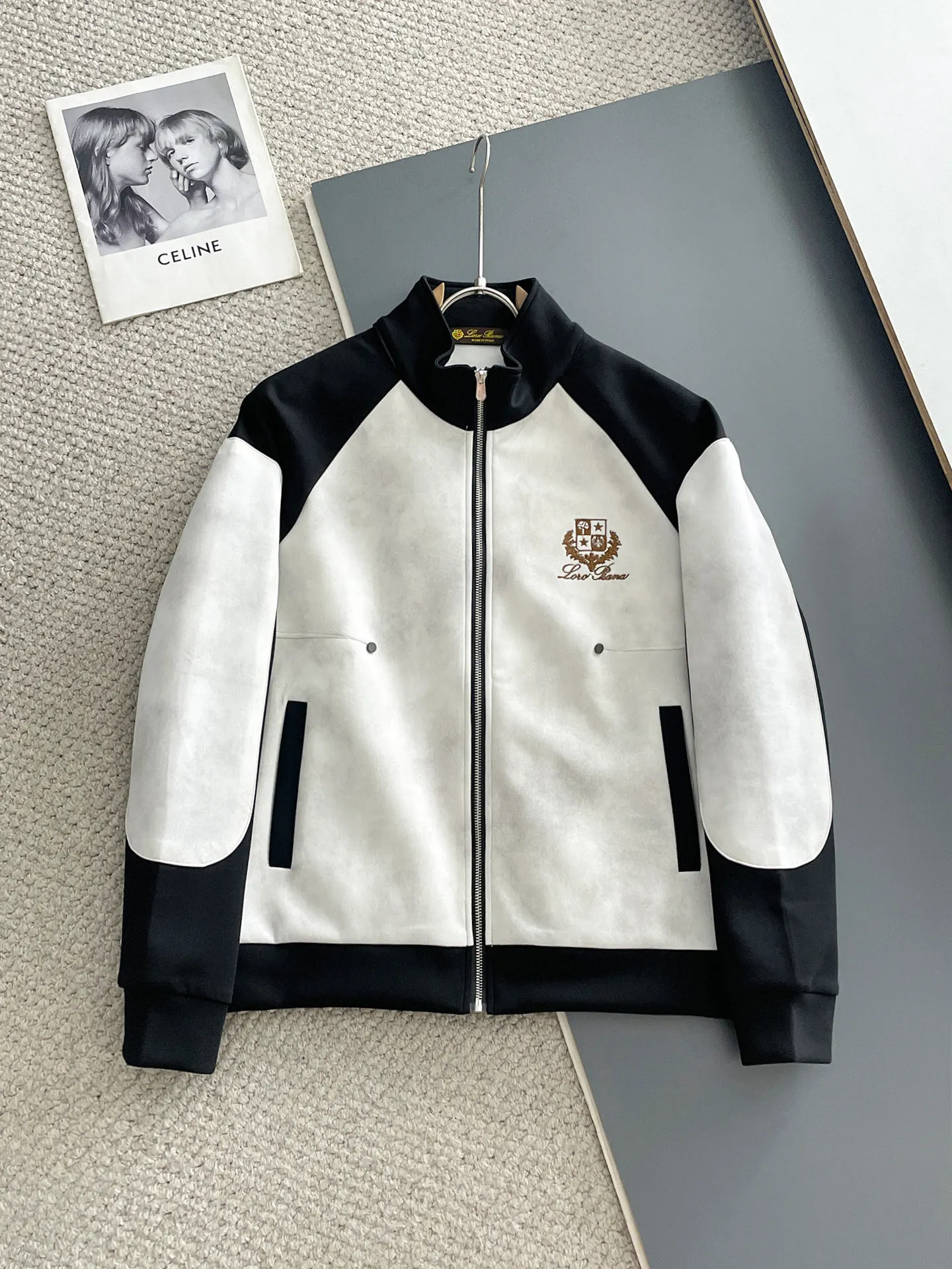 LP New Arrival counter Same Style casual suit, Breathable, comfortable and casual! Full of high-end feel! The details are exquisite and high-end, and the workmanship is impeccable! The original Premium fabric is very high-end! The fabric is crisp and anti-wrinkle Wear-Resistant, warm, neat and stylish. Everyone must buy a set this autumn and winter. They must look cool and cool when wearing them. We especially recommend Sizes M-3XL